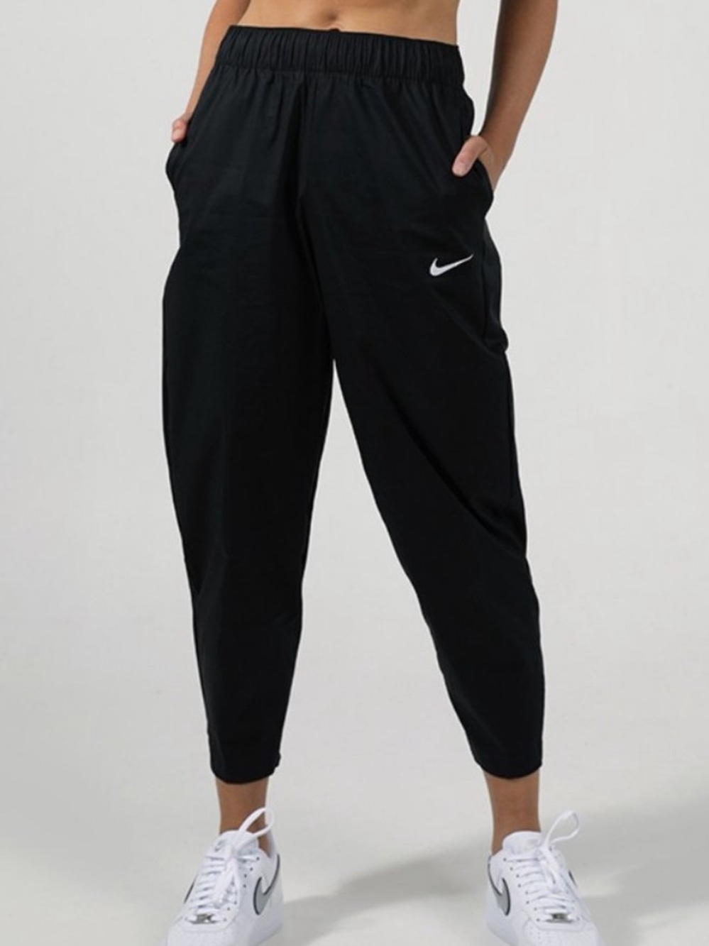 NIKE Pants High Rise Sportswear Essential Woven Size Large Black Fleece NWT